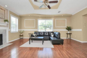 Luxury 5 Bedrooms 3.5 Bathrooms with free wif